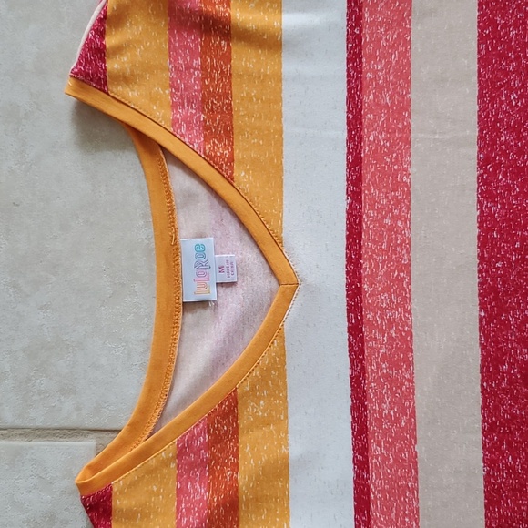 Lularoe LLR, size Medium Elizabeth, v neck long sleeve tee, like new condition - Picture 2 of 4